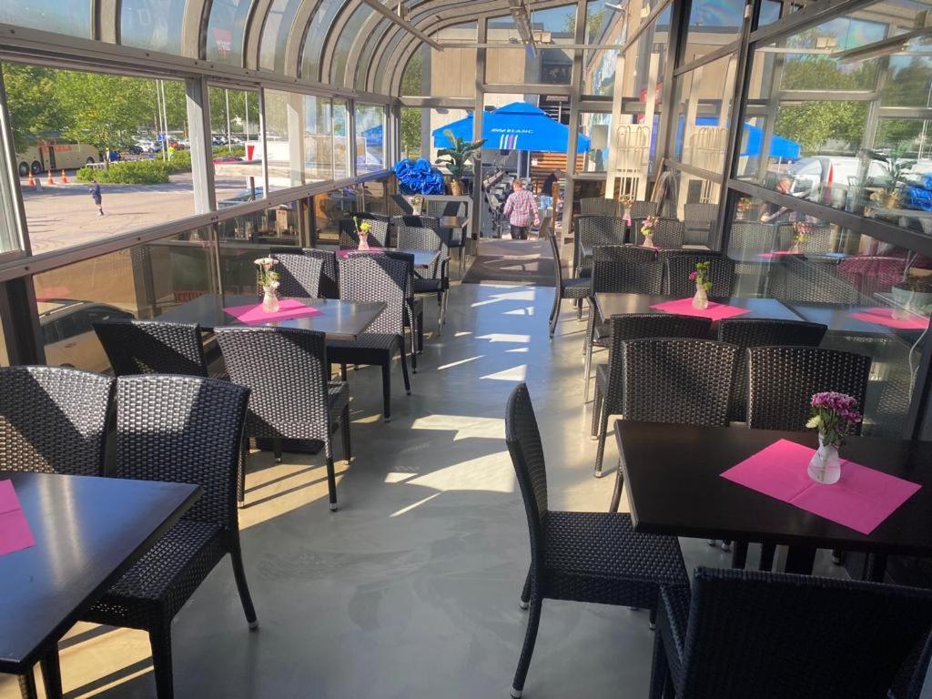 Hotel Tikkurila Vantaa Buitenkant foto